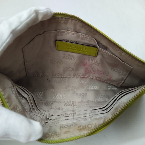 Michael Kors Green Leather Zipper Closure Credit Card Wristlet Wallet - Picture 10 of 11